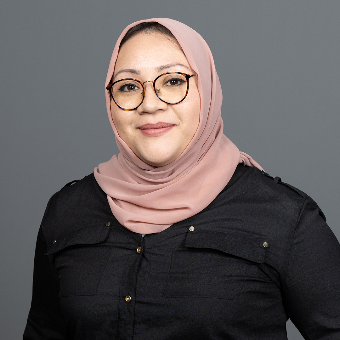 Elizabeth Arrazola portrait photo.