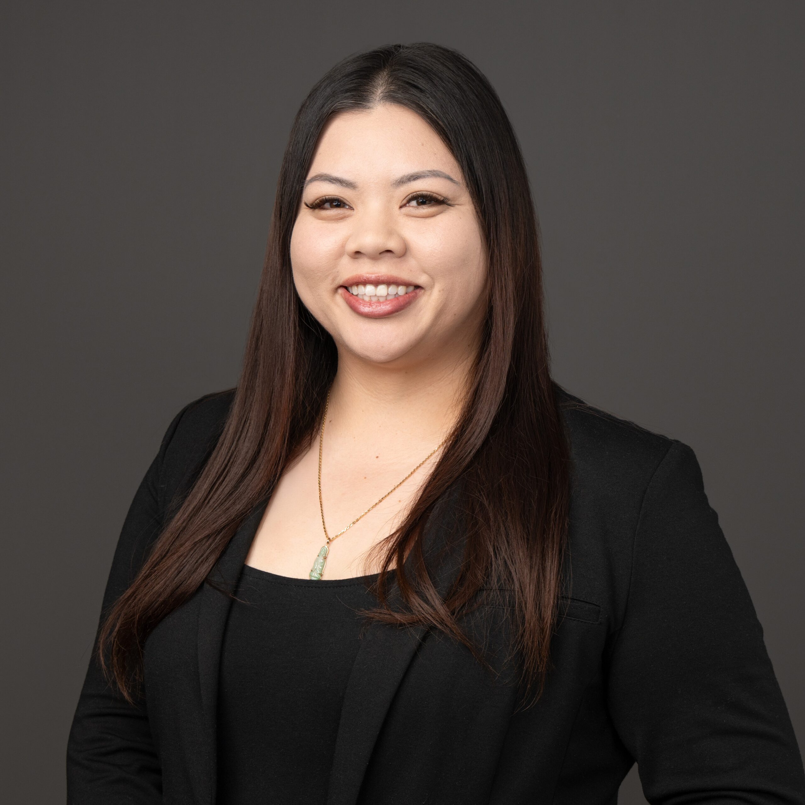 Queena Tran portrait photo.