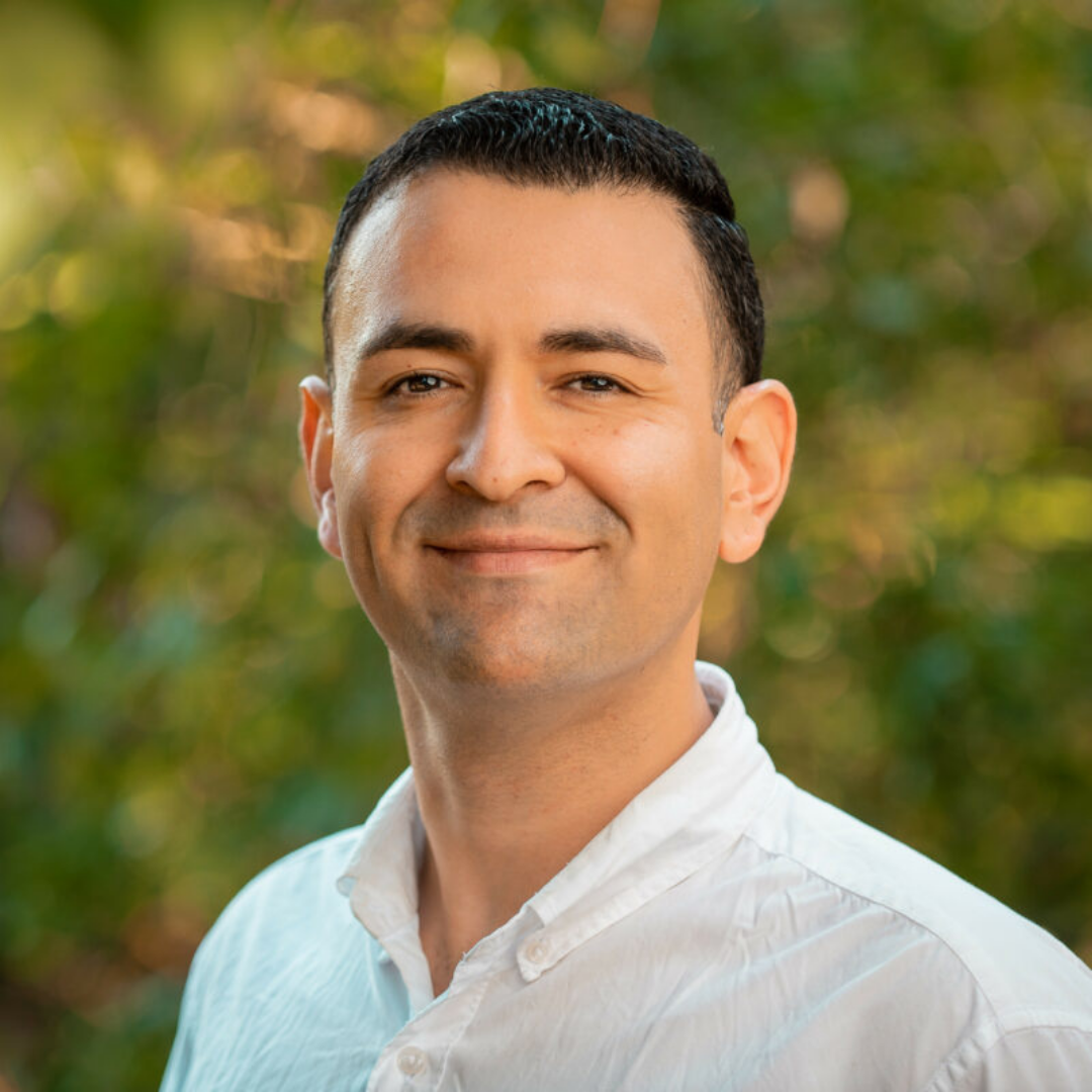 Manny Gomez portrait photo.